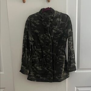 Universal Thread Green Camouflage Utility Jacket